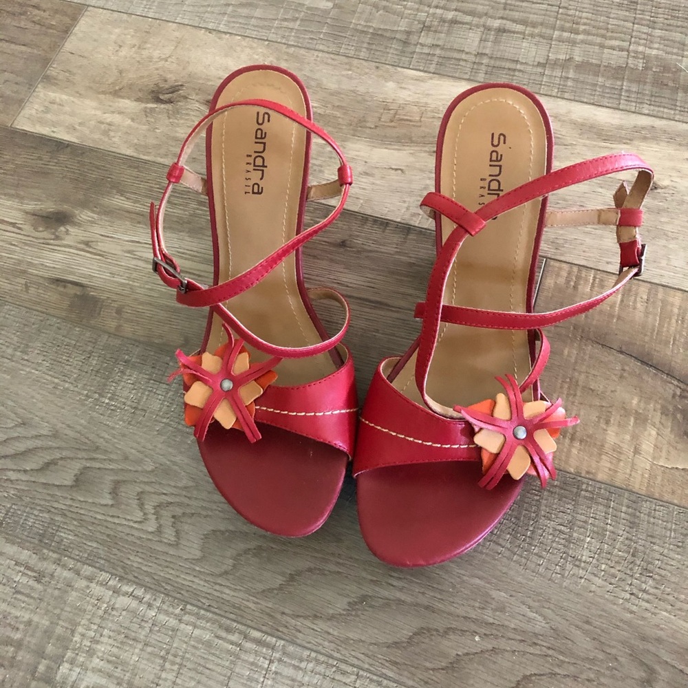 Sandra Brasil Wedge hills. Size 9M
